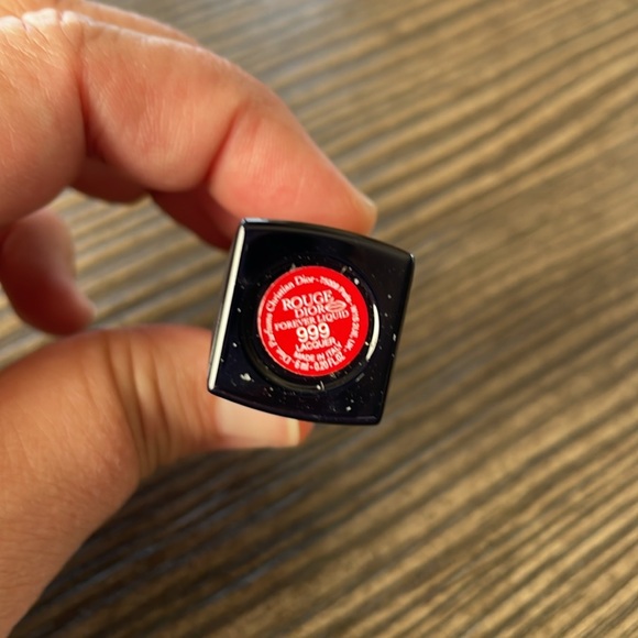 Rouge Dior Forever Liquid Lipstick Red 999 - Picture 4 of 4